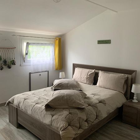 Chez Fifi&Stella Hotel Neufmoutiers-en-Brie ภายนอก รูปภาพ