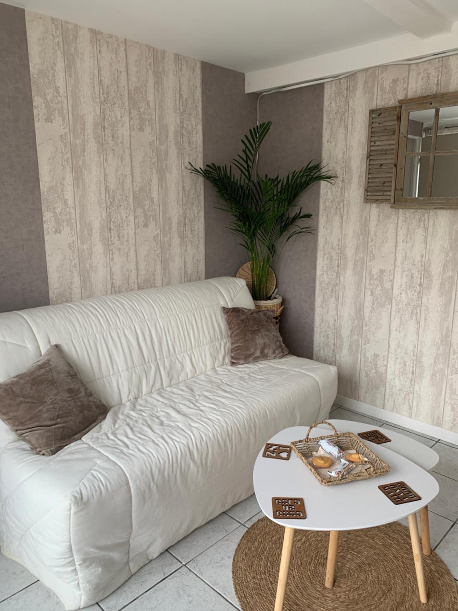 Chez Fifi&Stella Hotel Neufmoutiers-en-Brie ภายนอก รูปภาพ