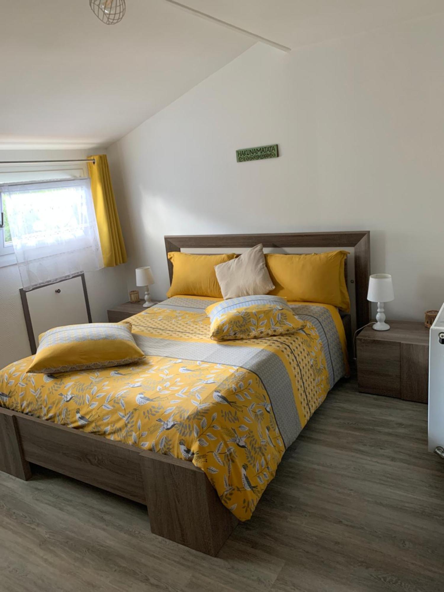 Chez Fifi&Stella Hotel Neufmoutiers-en-Brie ภายนอก รูปภาพ